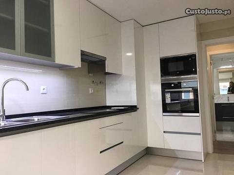 Apartamento T2 em Massamá completamente remodelado