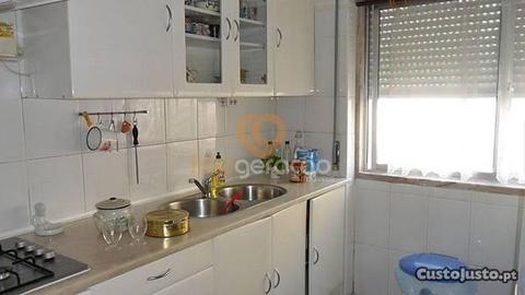 T2 em mem martins - 600 mts. Da cp