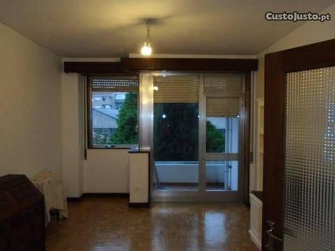 Apartamento T2 remodelado - ao Metro Marquês