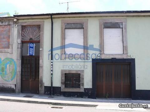 Lote de Terreno com 2 moradias Centro S. Mamede