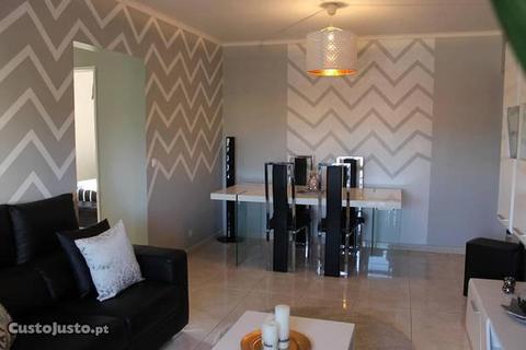 Apartamento 3 assoalhadas remodelado e mobilado