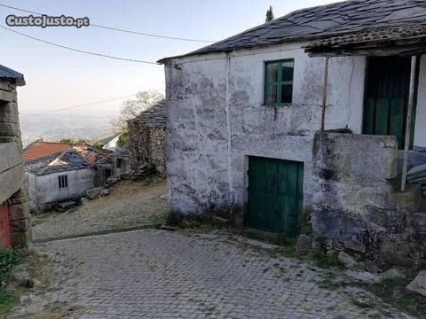 Casa rural com 2 terreno zona alvao IDEAL FERIAS