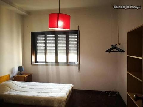 Quarto no Bairro dos Capuchos!