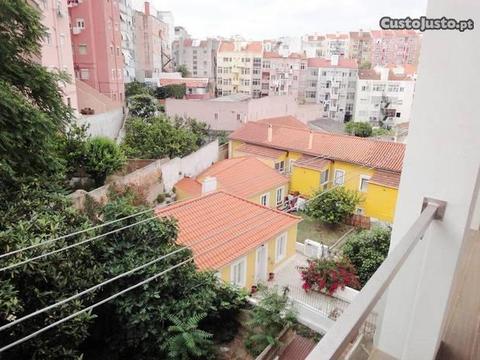 Apartamento T4 remodelado no coração de Lisboa