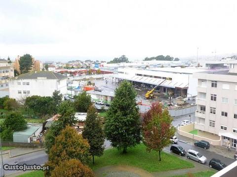 T2+1 com área de T3 frente ao Mercadona em Gaia