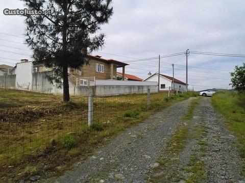 Lote de Terreno com 1.100 m2 em Recarei