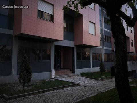 Apartamento T3 com garagem no centro de Braga