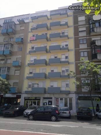 Apartamento T1 + 1 em Benfica na Rua da Venezuela