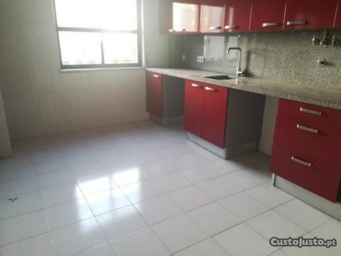 Apartamento T2 pronto habitar junto CP Mercês