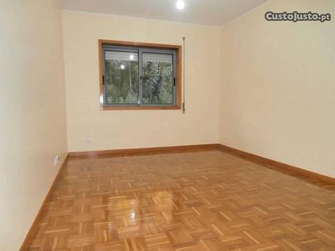 Apartamento T2 em Fânzeres com lugar de garagem!