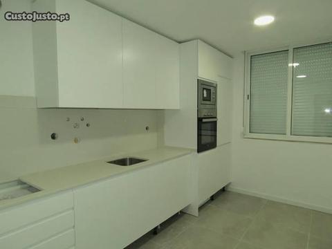 T2 remodelado, cozinha equipada - Lavradio