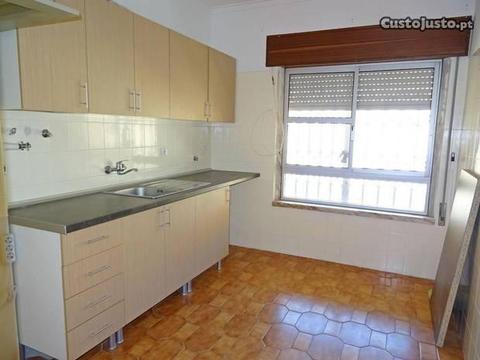 Apartamento T2 em bom estado Quinta da Piedade