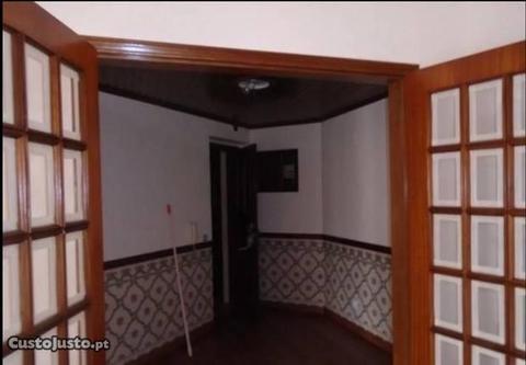 Apartamento T2 Tapada das Mercês Remodelado