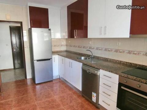 Apartamento T3 em Rio Tinto com garagem fechada!