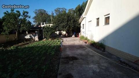 Moradia térrea c/ sótão e quintal - Vila do Conde