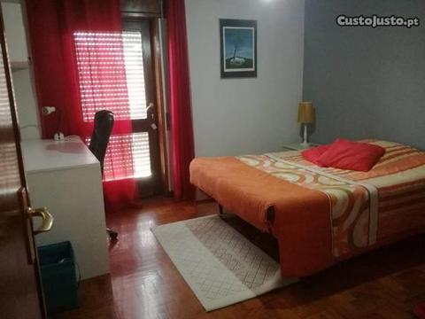 Quarto para estudante rapariga no Amial