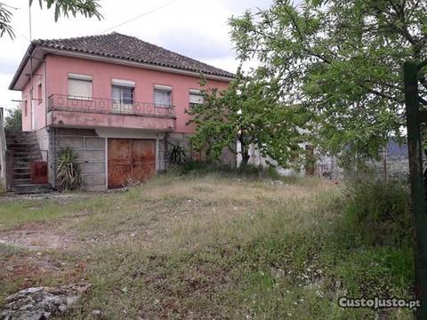 Moradia unifamiliar com terreno agricula
