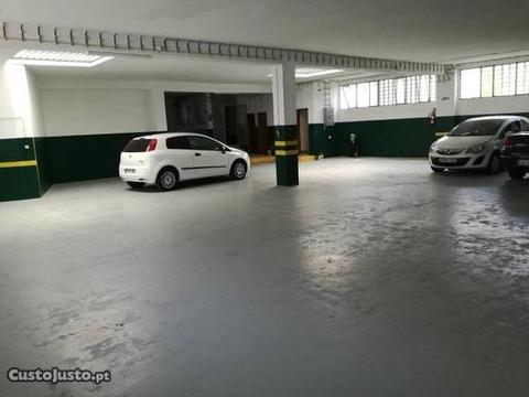 Garagem completamente renovada - Arca D'Água