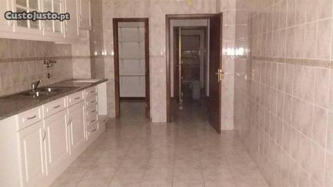 [5899] Apartamento T3 - Urb. Loios