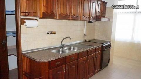 Apartamento T3 em bom estado com 2 wc's - Azurva