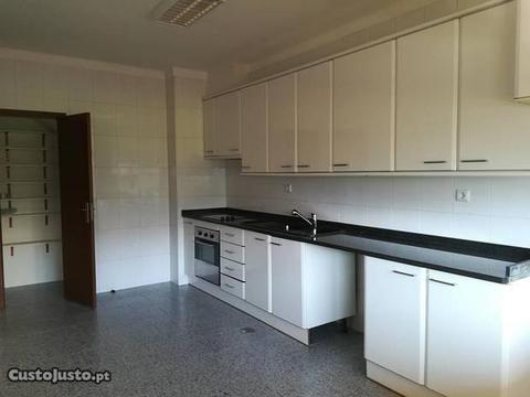 Apartamento T4 + 2 - Braga, Real