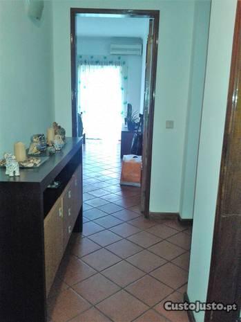 Apartamento T2 no centro da Lousã