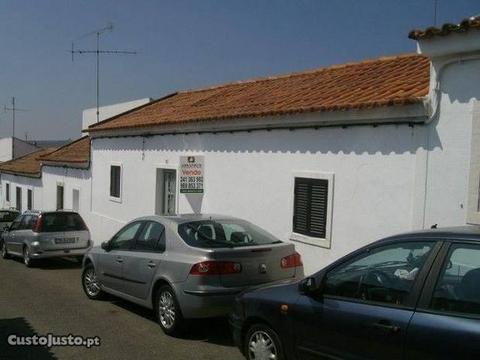 Casa V4 Antiga Cabeção Mora - AB-1555