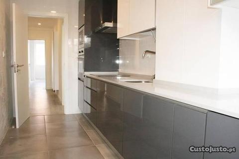 T3 Rua dos Arneiros em Benfica totalmente remodela