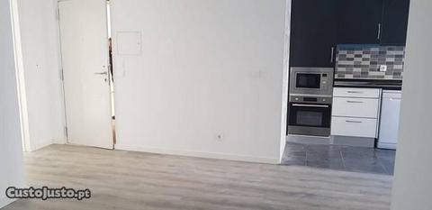 Apartamento T2 no Coração de Almada