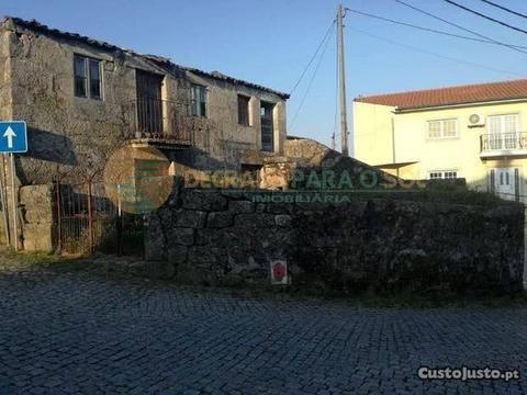 Moradia em Pedra Para Reconstruir