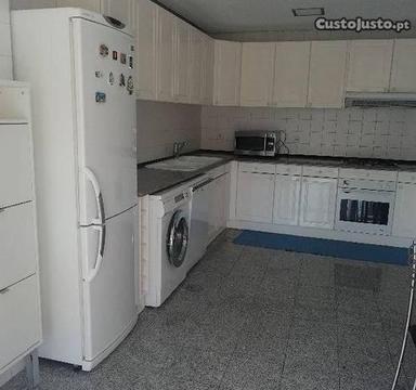 Apartamento T3+1 no coração de Celas