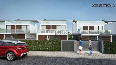 Moradia T3, 3 wc, 198m2, 355m2 de terreno