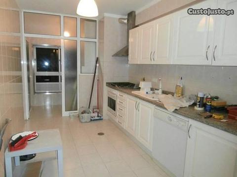 Apartamento T2 em Baguim do Monte com lugar de gar