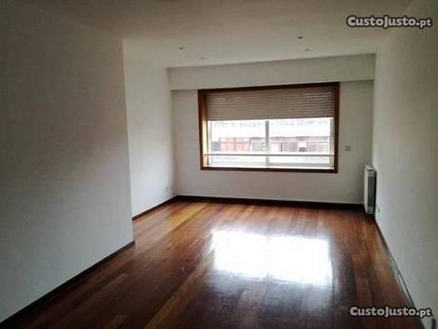 Excelente apartamento ao Hospital Privado