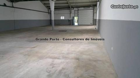 Armazém na Zona Industrial de Beiriz