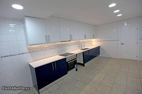 Apartamento Remodelado no Centro da Lousã (V16PL)