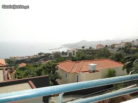 Moradia para restaurar no Funchal