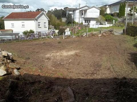 Terreno para construção com ruinas em Valença