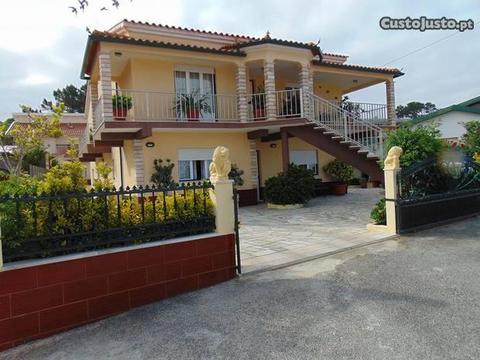 Apartamento em rés do chão de vivenda,Nazaré