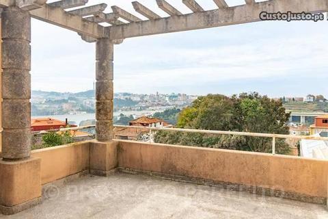 Moradia com terraço vista Rio Douro