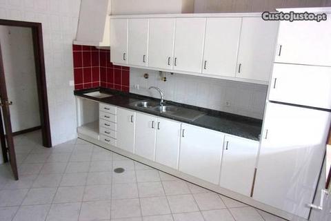 Apartamento T3 - Junto às Taipas