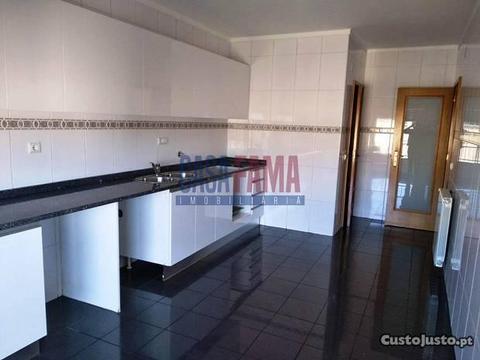 Apartamento T3 mobilado em S. Vitor