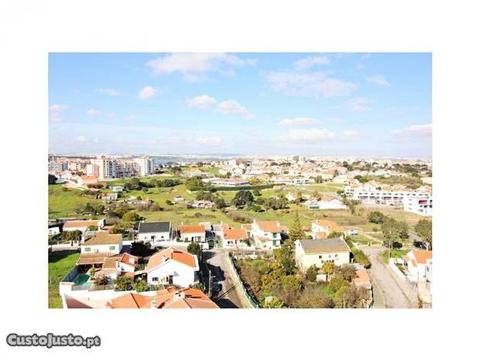 Apartamento T3 na Torre da Marinha