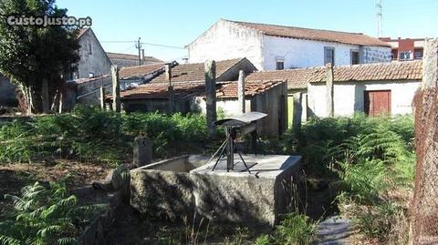 3 Casas com Quintal e Poço em Rio Tinto - Gondomar