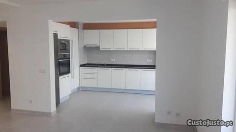 Apartamento T3 como novo com cozinha equipada