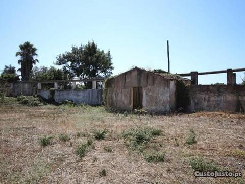 Terreno Com Ruína Perto Da Praia Em Moncarapach