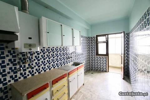 Apartamento T2 nas Avenidas Novas!