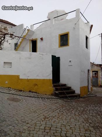 Prédio de dois pisos independentes Belver Gavião