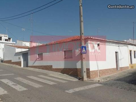 Santa Clara de Louredo / Casa Térrea + Garagem