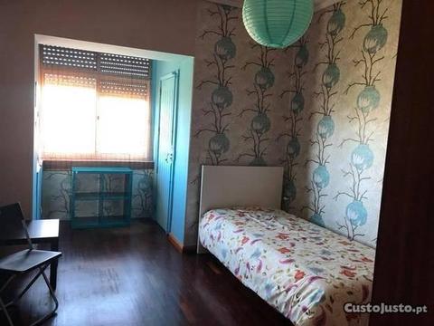 Excelente quarto perto de universidades